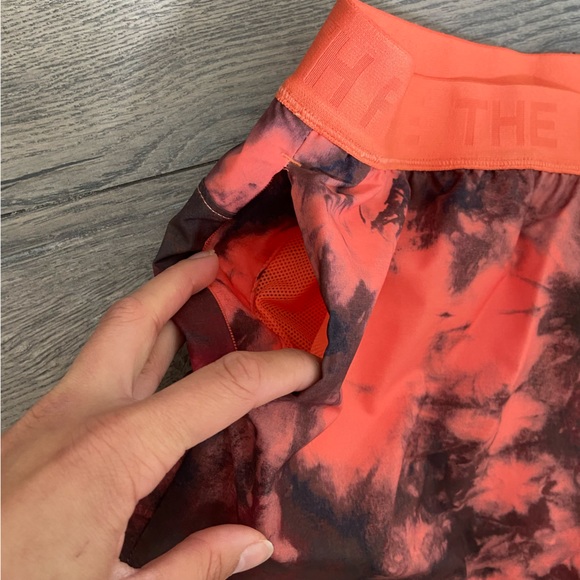 The North Face Printed Wander Short Size Large Coral Ice Dye Print NWT - Picture 6 of 14
